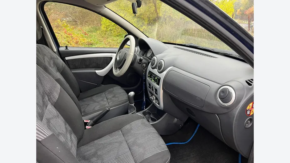 DACIA Sandero -