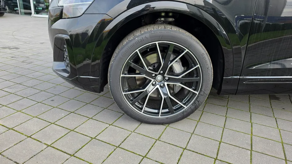 AUDI Q8 -