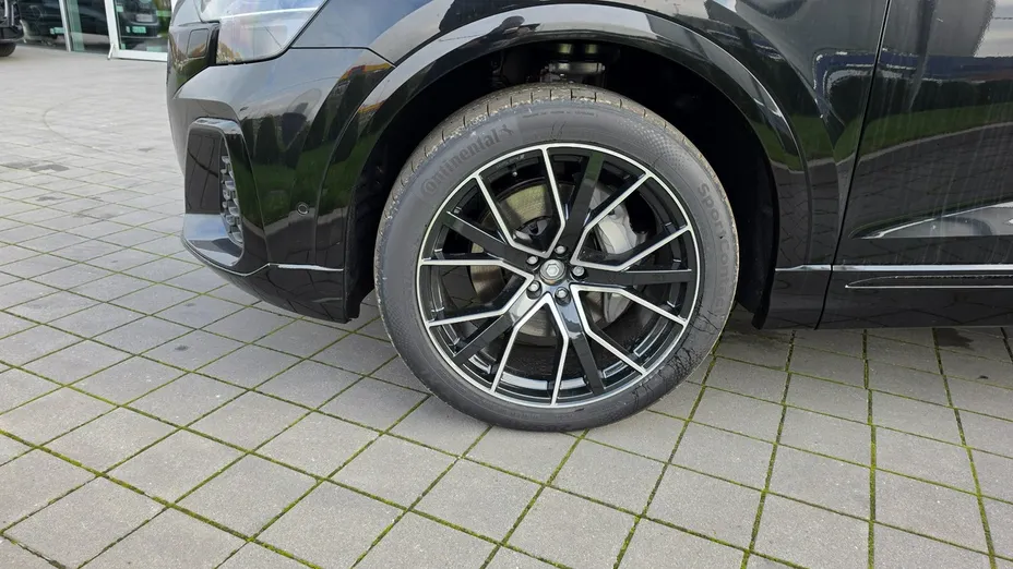 AUDI Q8 -