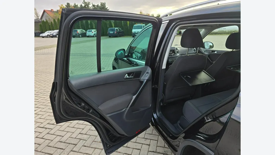 VOLKSWAGEN Tiguan -