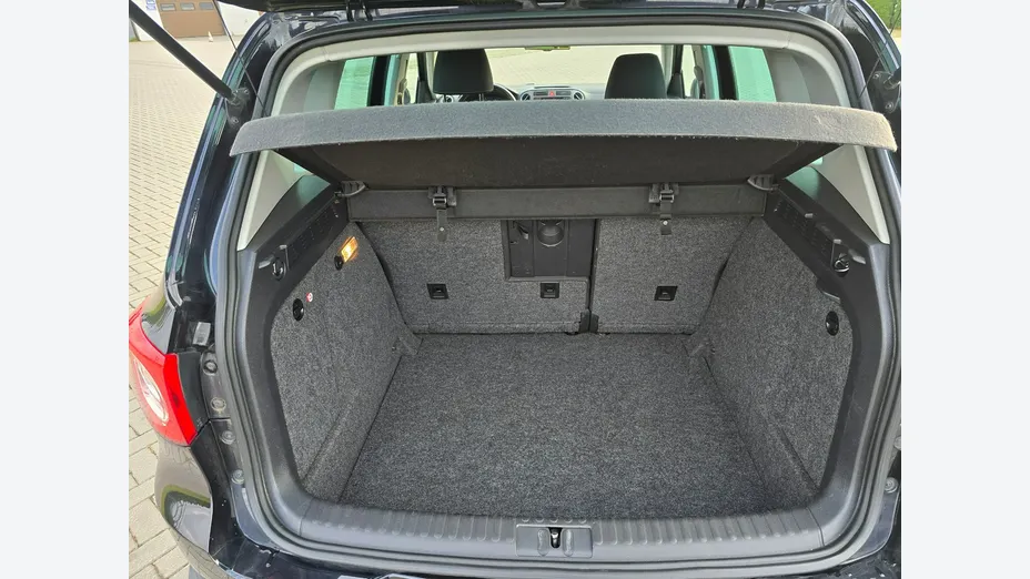 VOLKSWAGEN Tiguan -