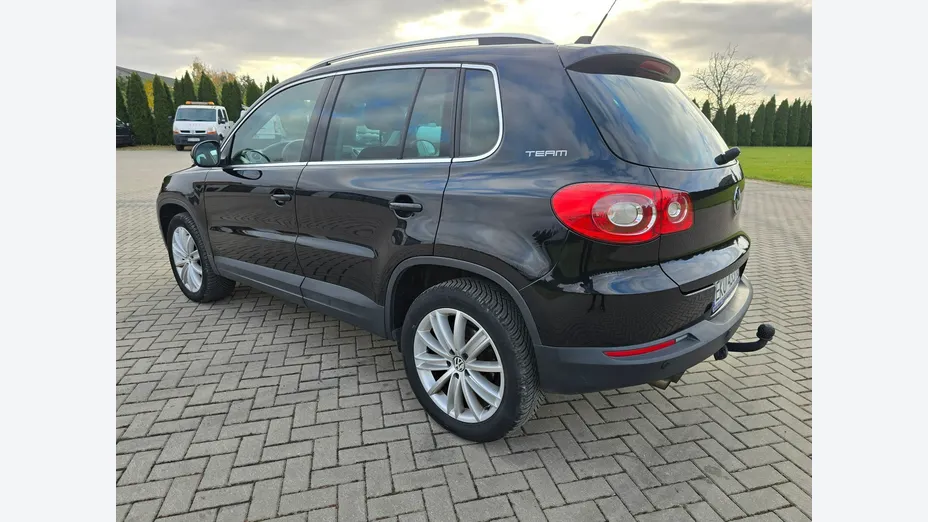 VOLKSWAGEN Tiguan -