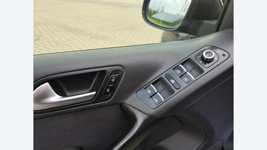 VOLKSWAGEN Tiguan -