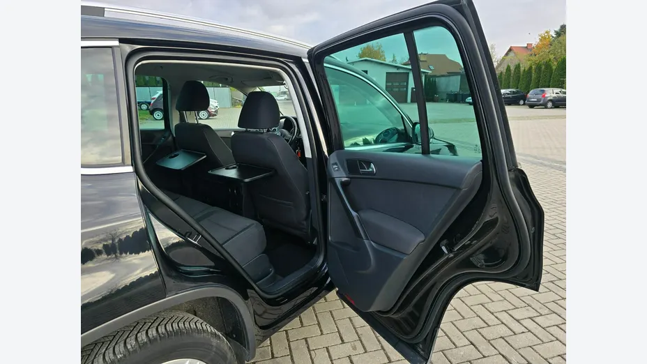 VOLKSWAGEN Tiguan -