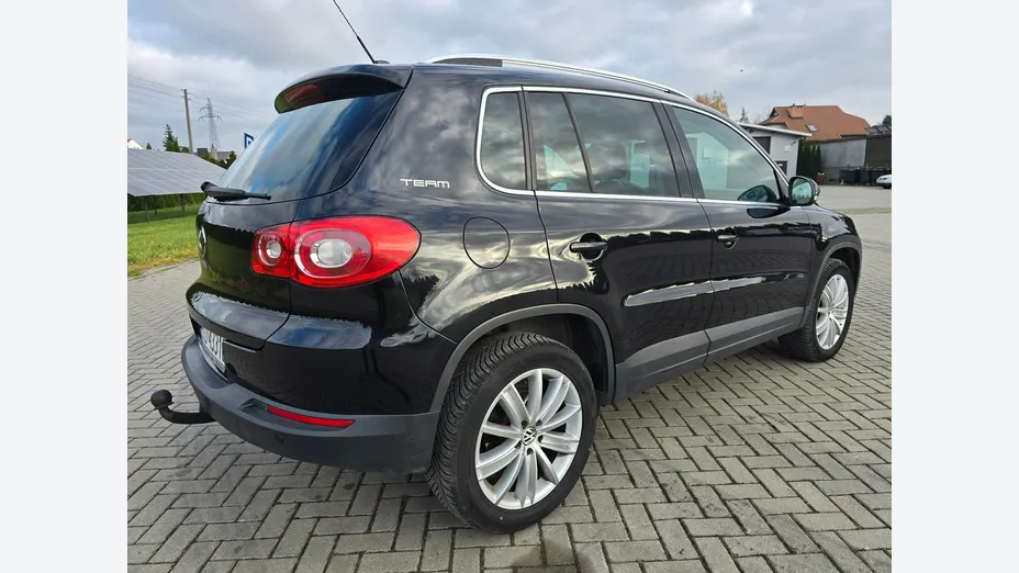 VOLKSWAGEN Tiguan -
