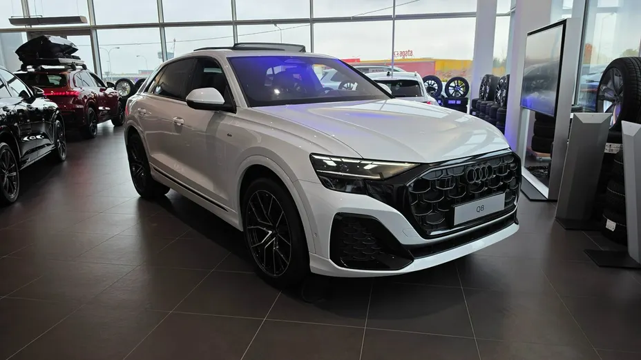 AUDI Q8 -