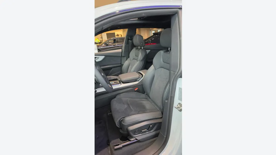 AUDI Q8 -