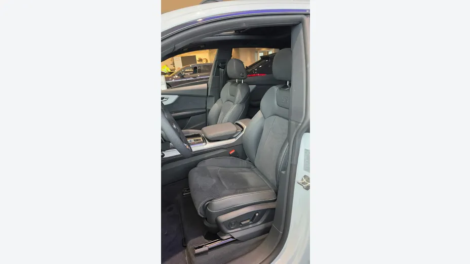 AUDI Q8 -