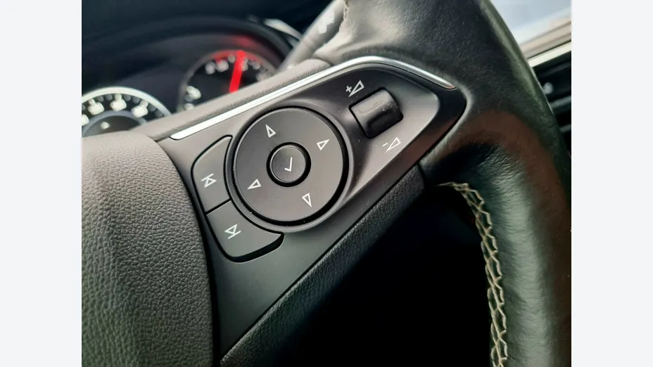 OPEL Insignia -