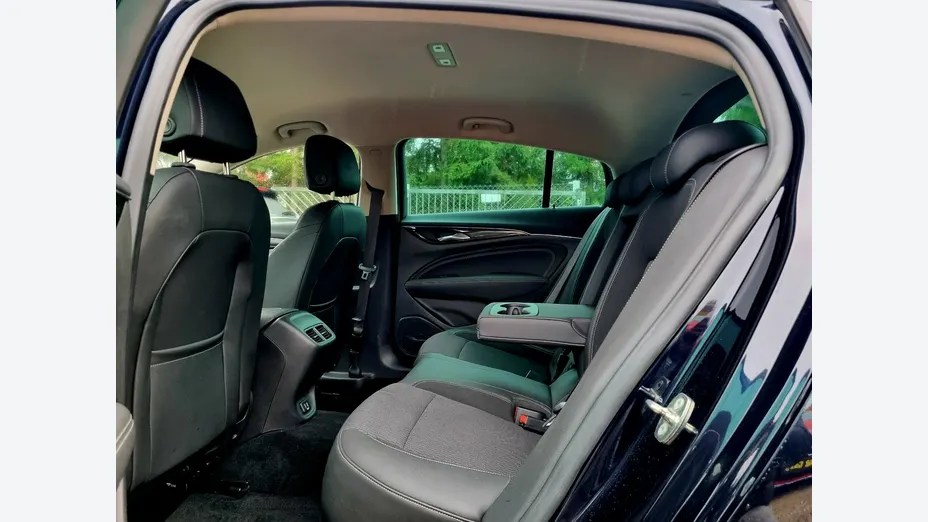 OPEL Insignia -