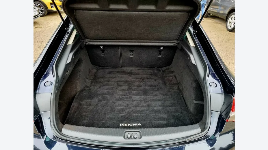 OPEL Insignia -