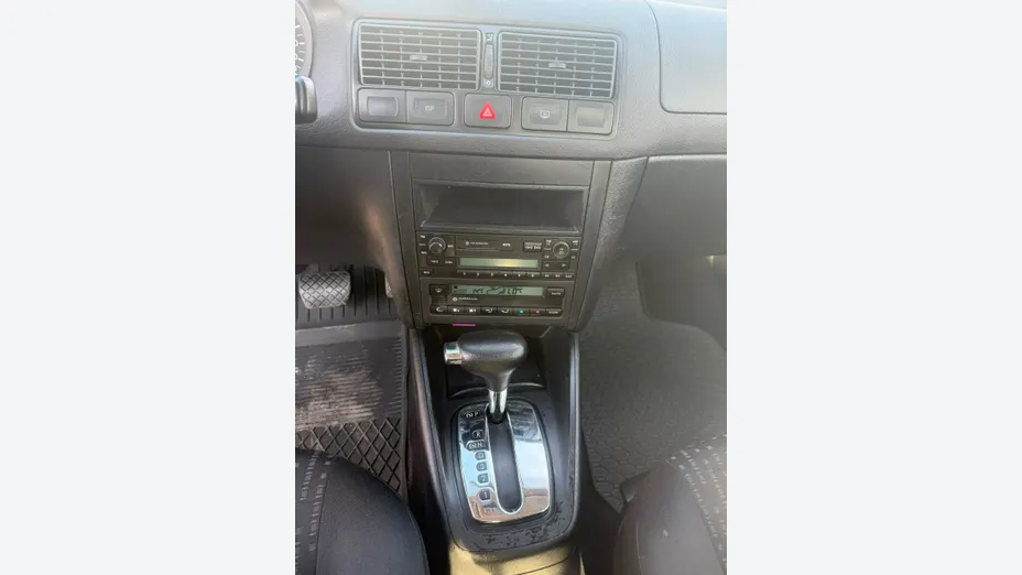 VOLKSWAGEN Golf -
