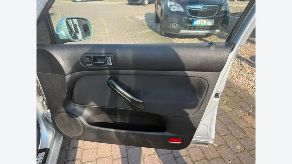VOLKSWAGEN Golf -