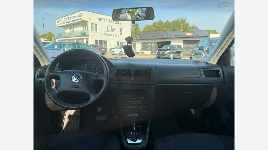 VOLKSWAGEN Golf -