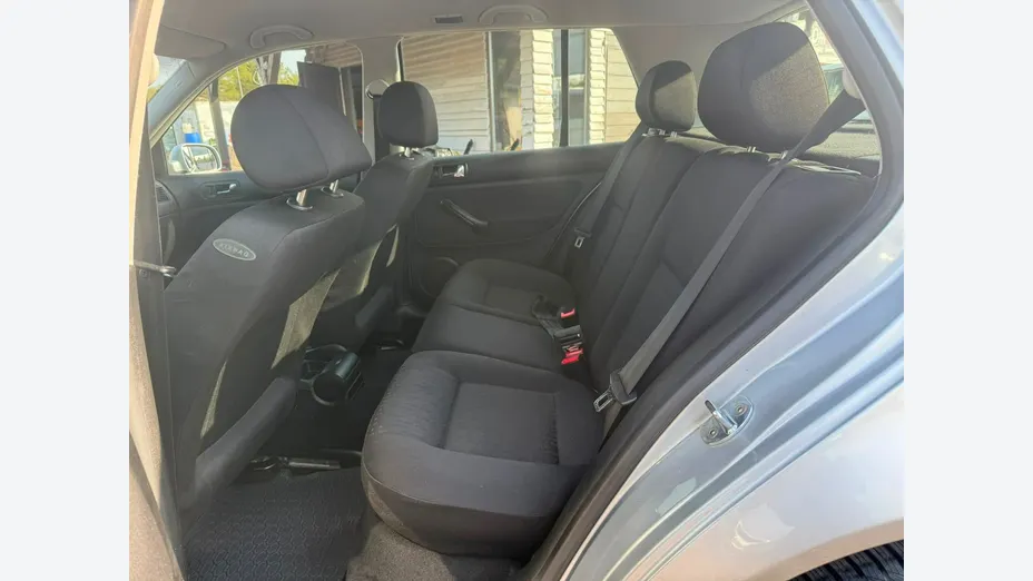 VOLKSWAGEN Golf -