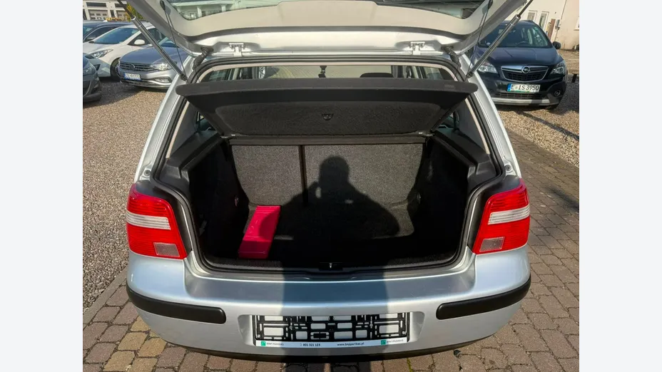 VOLKSWAGEN Golf -