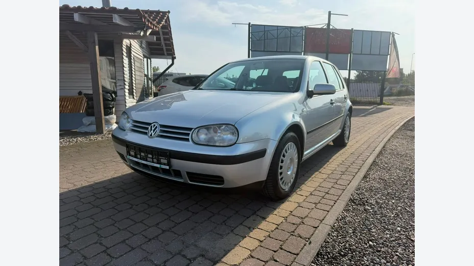 VOLKSWAGEN Golf -
