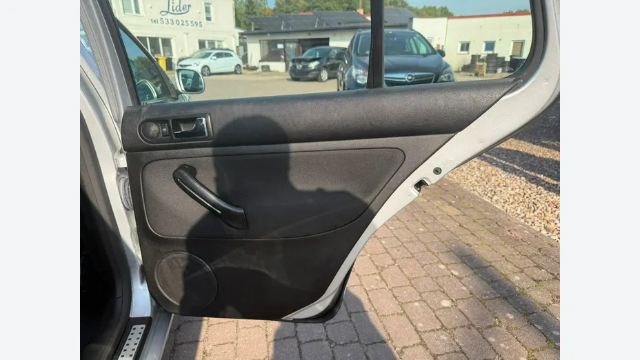 VOLKSWAGEN Golf -