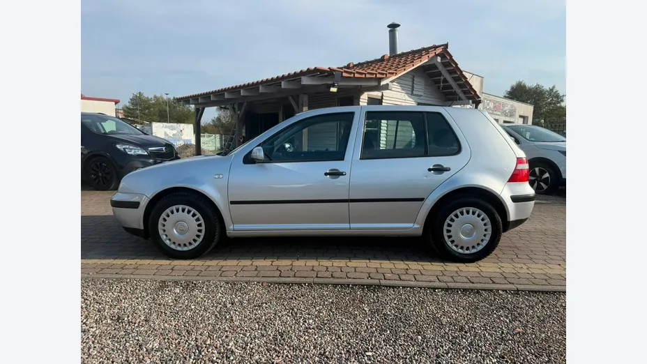 VOLKSWAGEN Golf -