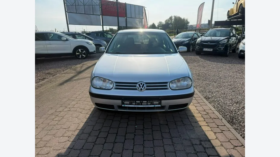 VOLKSWAGEN Golf -