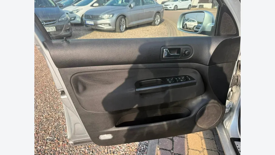 VOLKSWAGEN Golf -