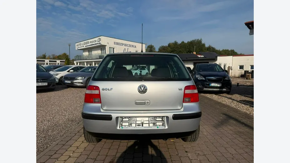 VOLKSWAGEN Golf -