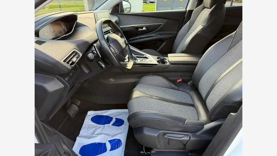 PEUGEOT 3008 -