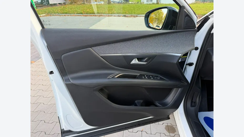 PEUGEOT 3008 -