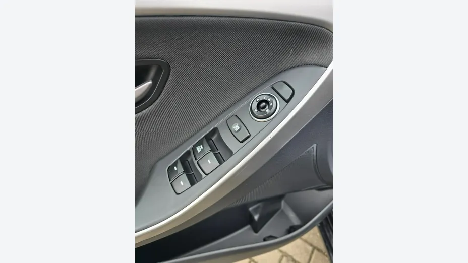 HYUNDAI i30 -