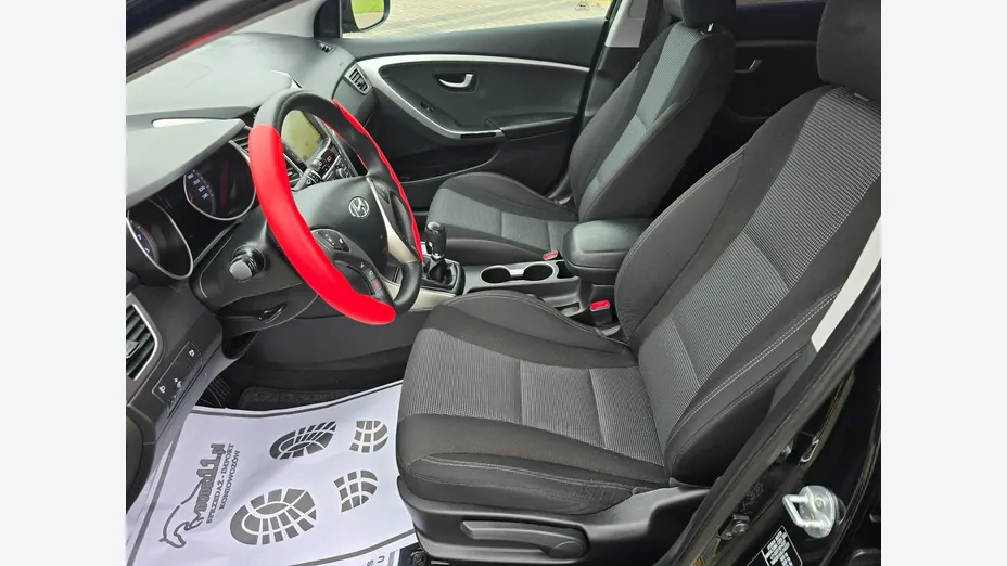 HYUNDAI i30 -
