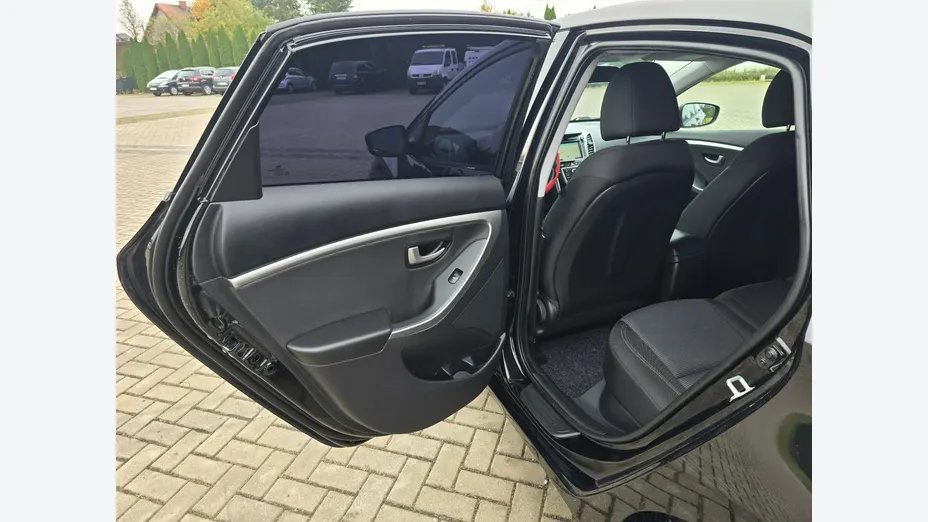 HYUNDAI i30 -