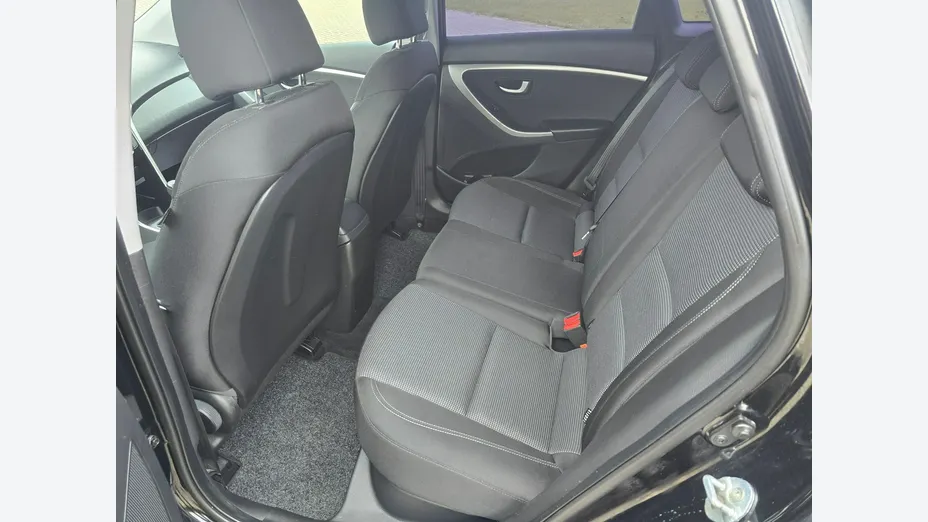 HYUNDAI i30 -