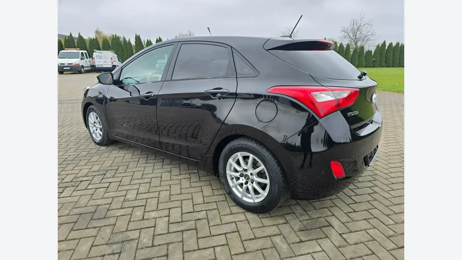 HYUNDAI i30 -