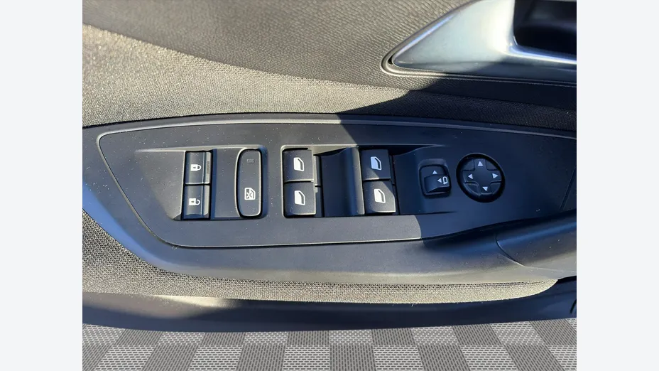 PEUGEOT 308 -