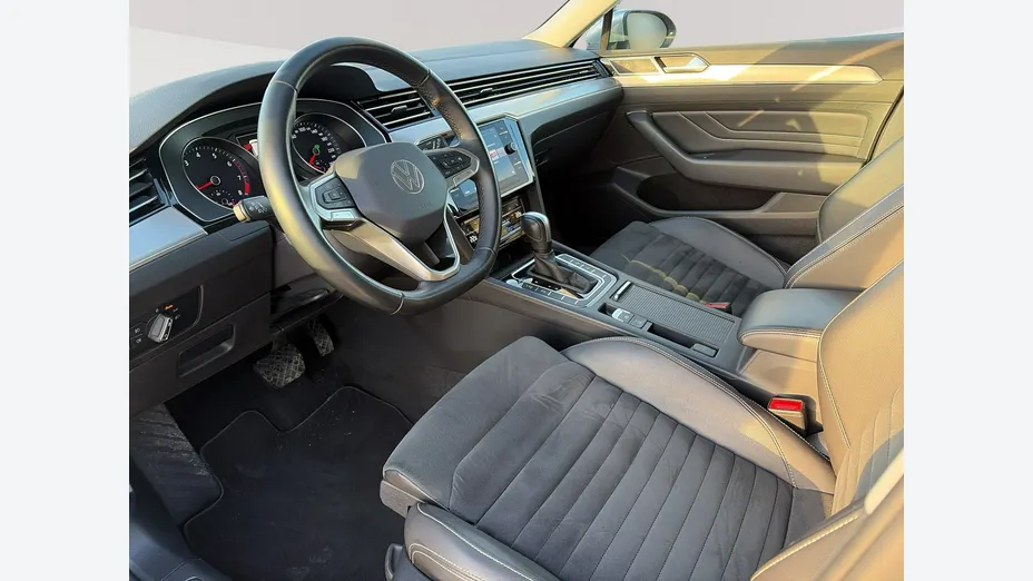 VOLKSWAGEN Passat -