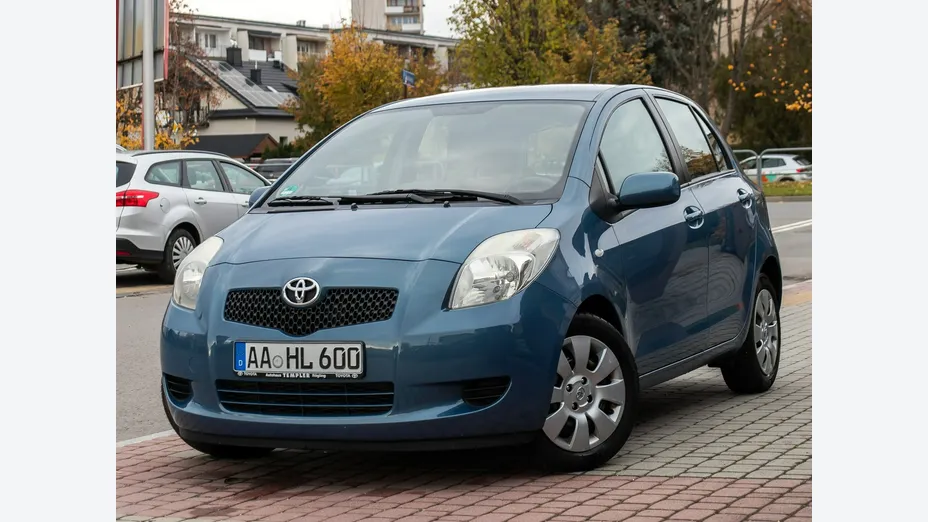 TOYOTA Yaris -