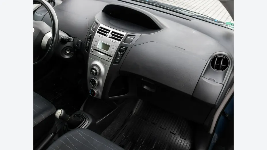 TOYOTA Yaris -