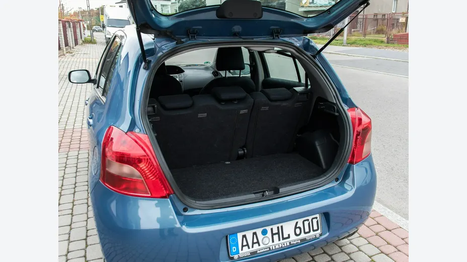 TOYOTA Yaris -