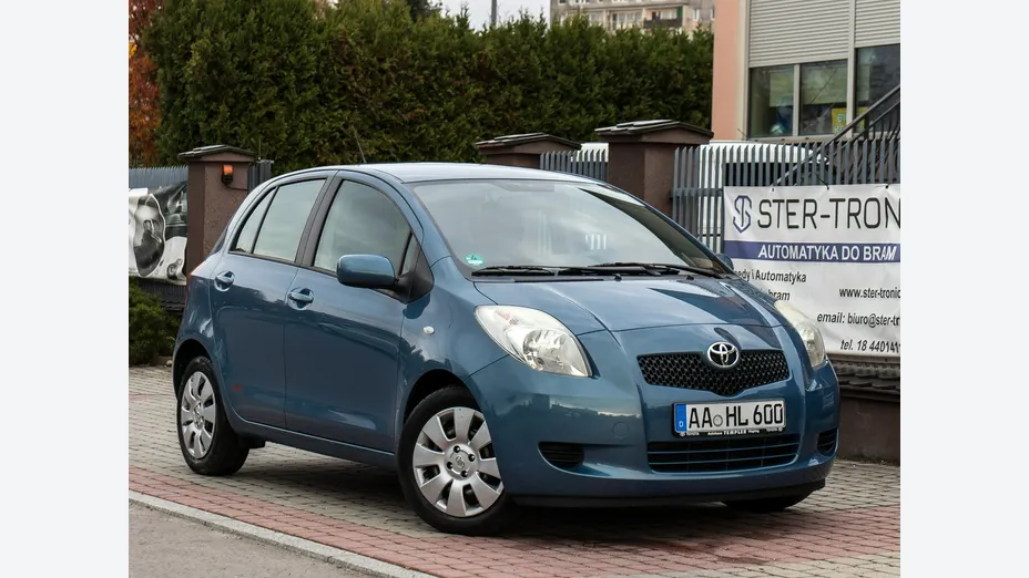 TOYOTA Yaris -