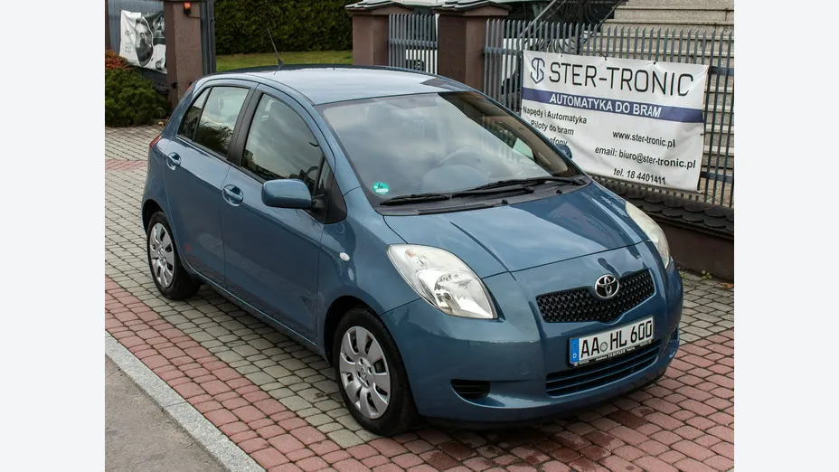 TOYOTA Yaris -