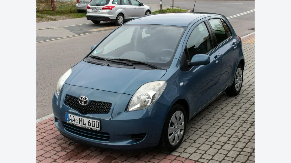 TOYOTA Yaris -