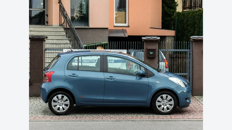 TOYOTA Yaris -