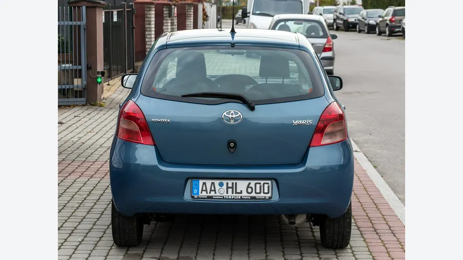 TOYOTA Yaris -
