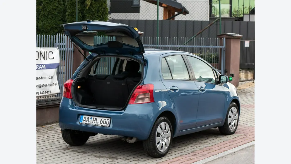 TOYOTA Yaris -