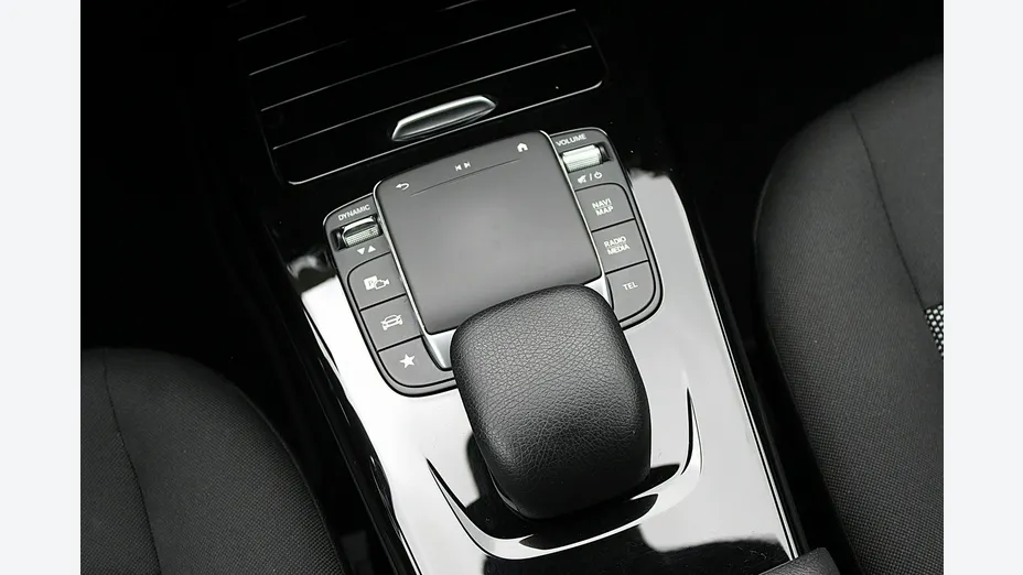 MERCEDES-BENZ CLA -