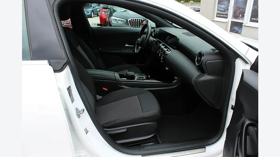MERCEDES-BENZ CLA -