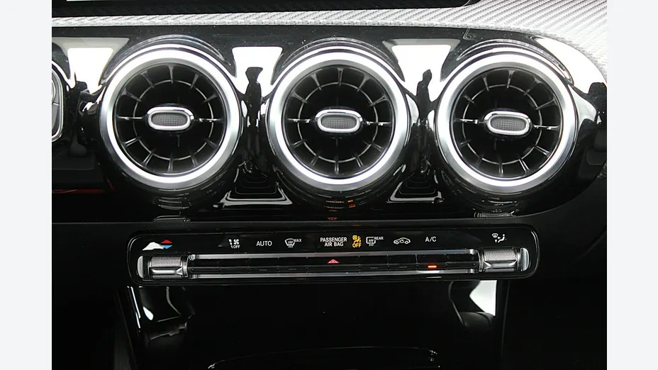 MERCEDES-BENZ CLA -