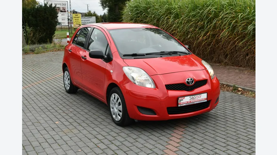 TOYOTA Yaris -