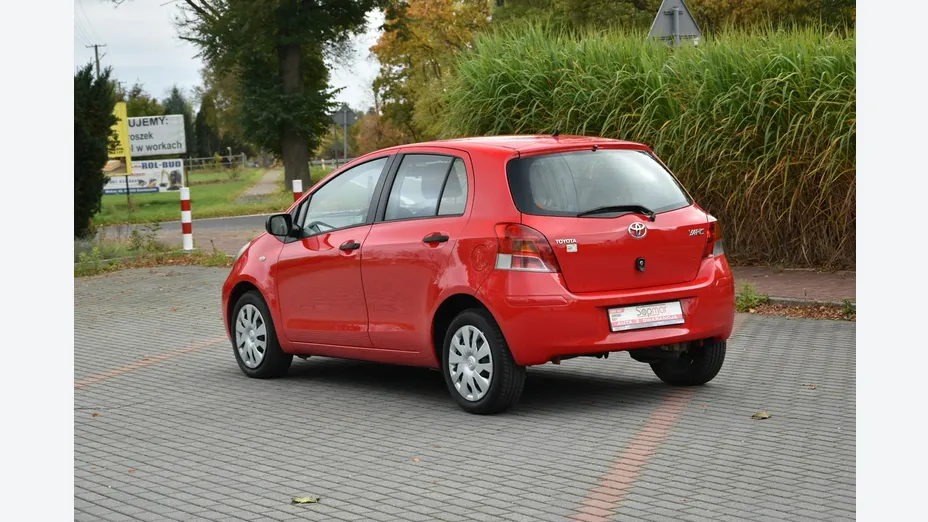 TOYOTA Yaris -