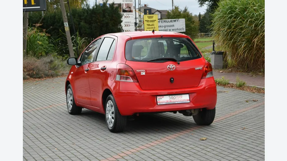 TOYOTA Yaris -